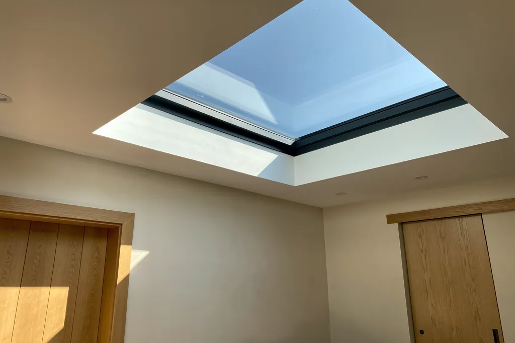 Edge of a triple-glazed rooflight unit